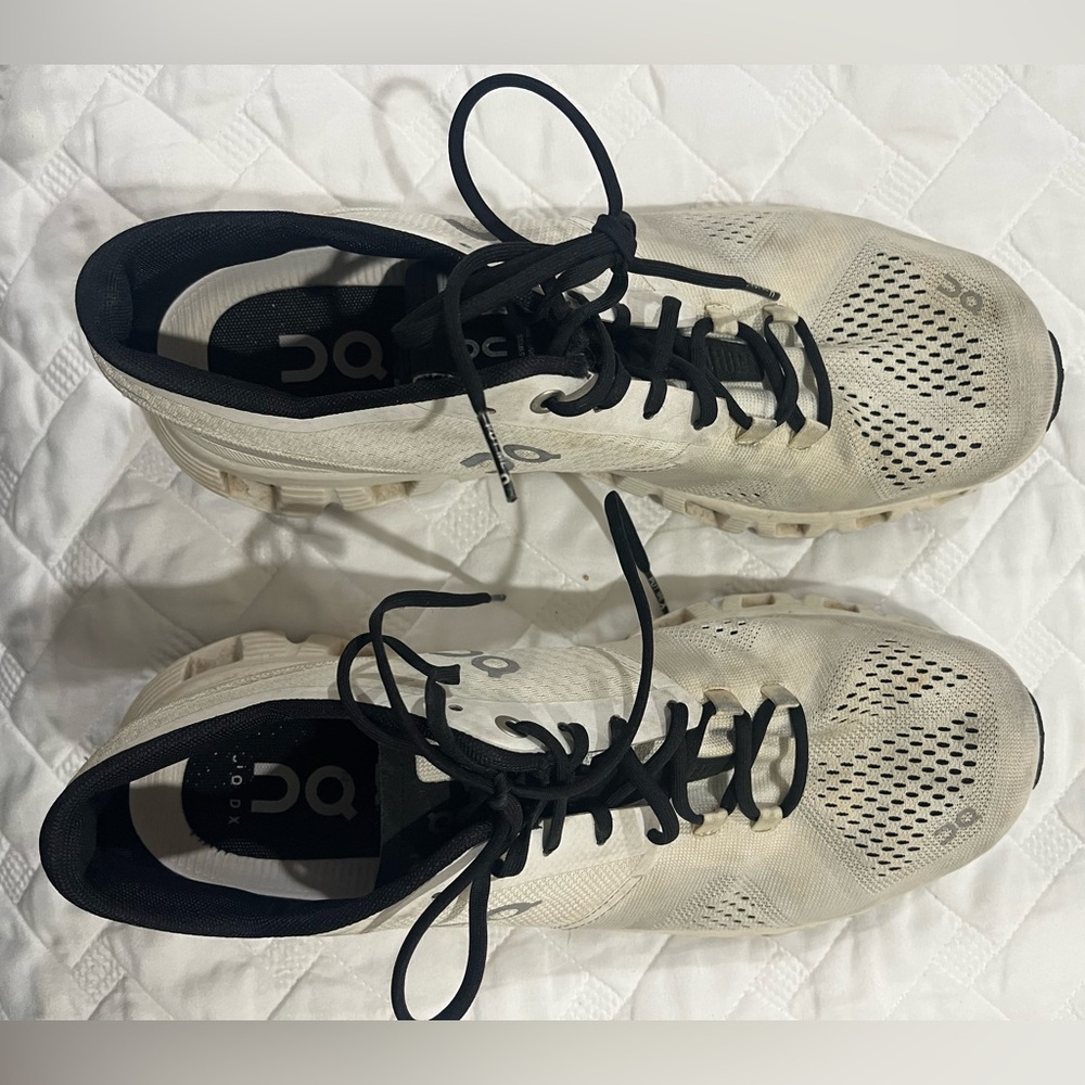 On cloud tennis shoes
